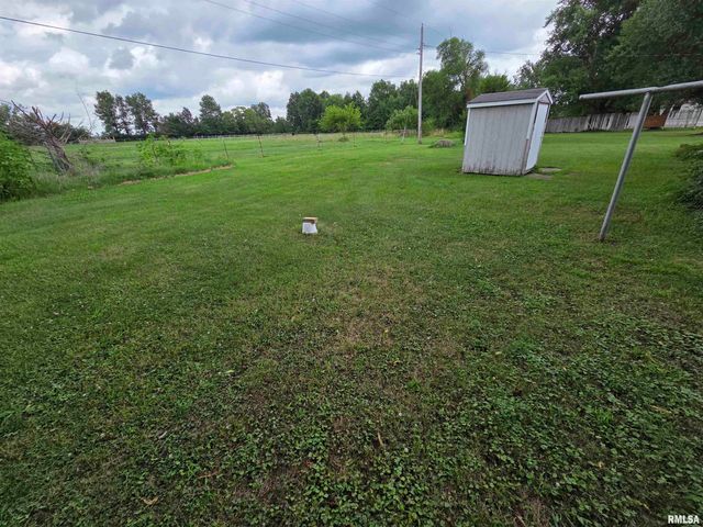 2320 W MAIN Street, Salem, IL 62881