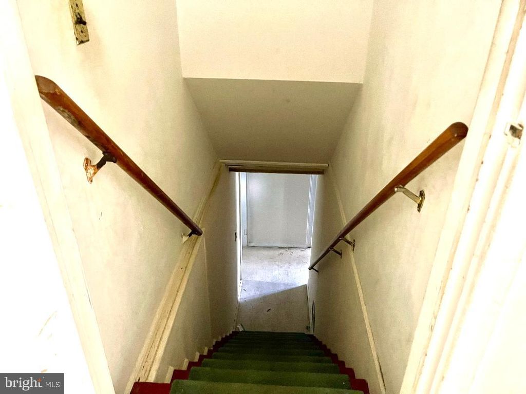 Image 10 of property listing at 12333 DALEWOOD DR, Silver Spring, MD 20902