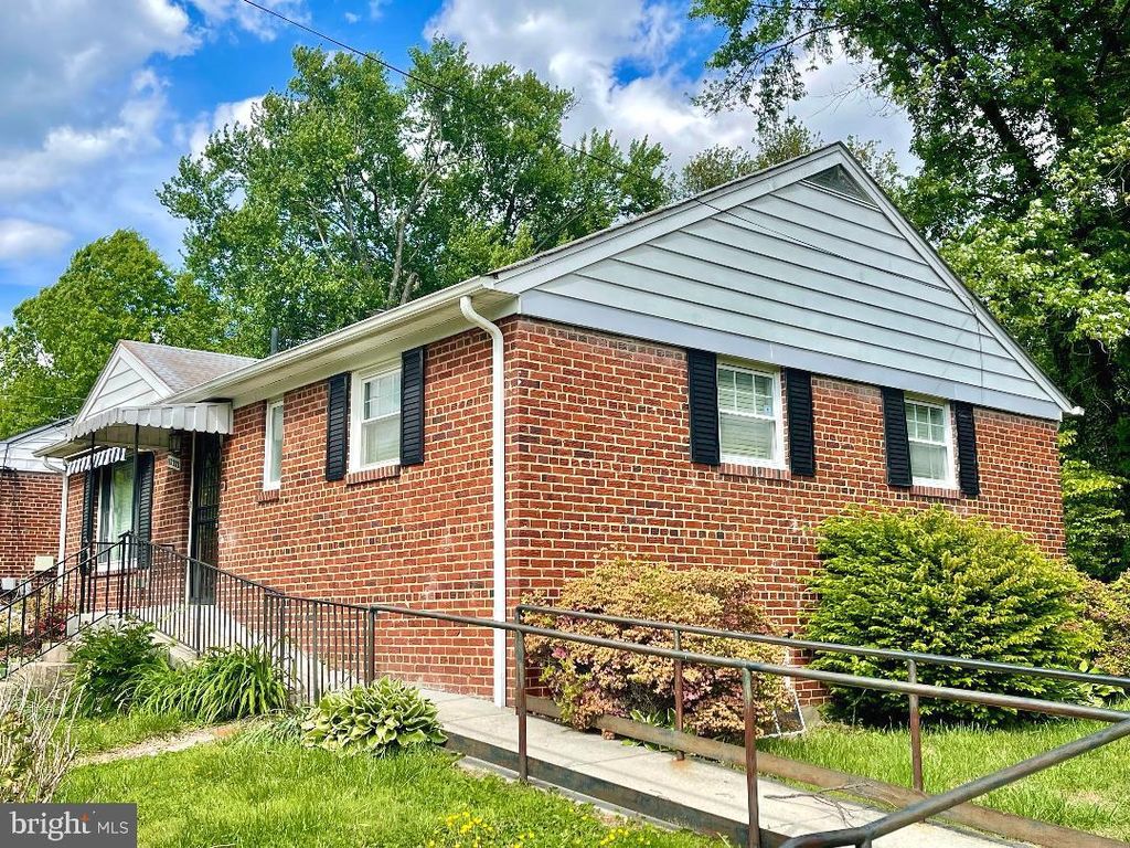 Image 2 of property listing at 12333 DALEWOOD DR, Silver Spring, MD 20902