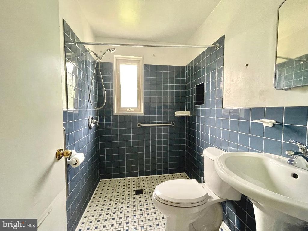 Image 9 of property listing at 12333 DALEWOOD DR, Silver Spring, MD 20902