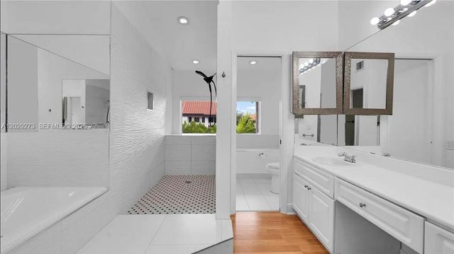 2000 S Bayshore Drive 58, Miami, FL 33133