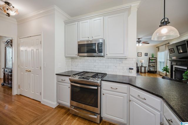 1015 WOODLANDS COVE, Hoover, AL 35080