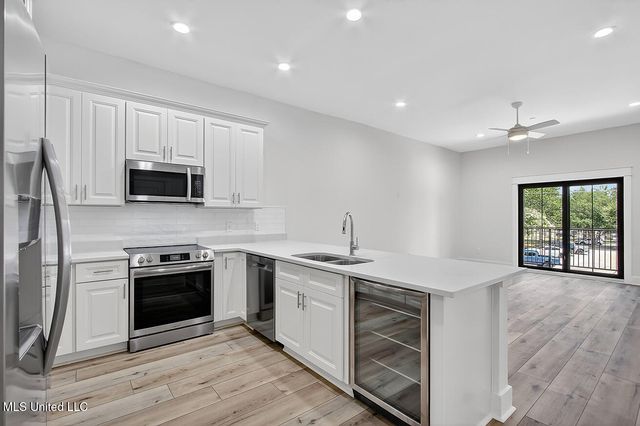 124 Court Street, 304, Bay Saint Louis, MS 39520