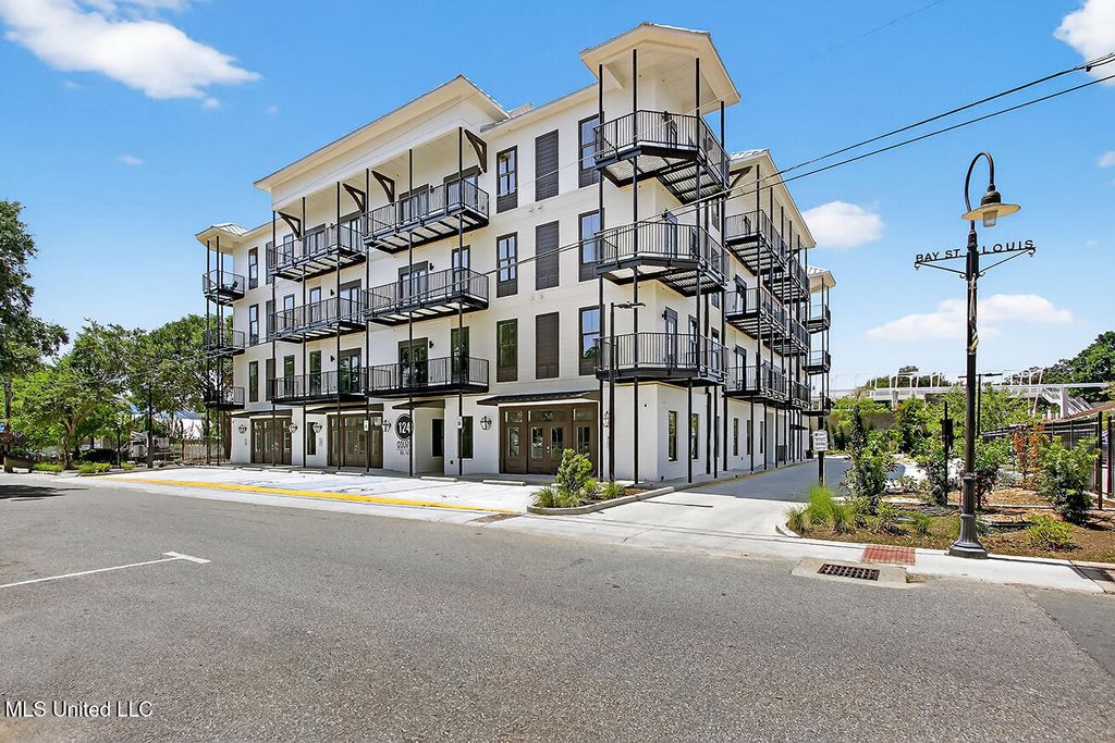 124 Court Street, 304, Bay Saint Louis, MS 39520