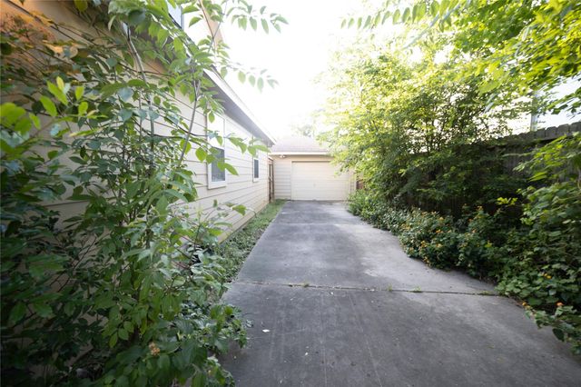 1107 Du Barry Lane, Houston, TX 77018