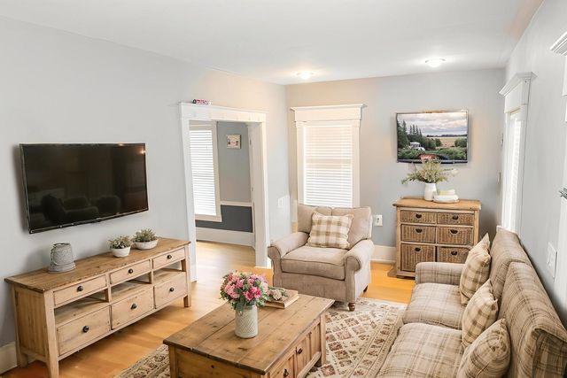 939 Saint John Street, Elgin, IL 60120