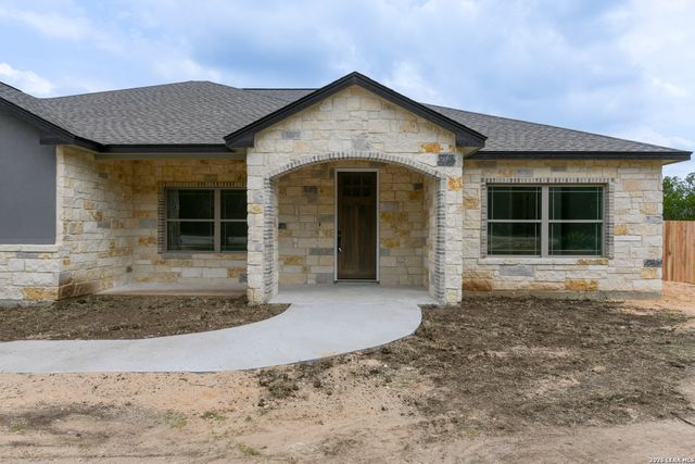 490 North Star Dr, Bandera, TX 78003