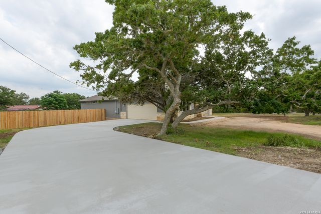490 North Star Dr, Bandera, TX 78003