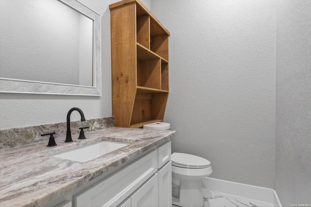 490 North Star Dr, Bandera, TX 78003
