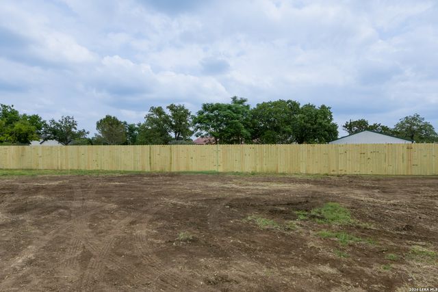 490 North Star Dr, Bandera, TX 78003