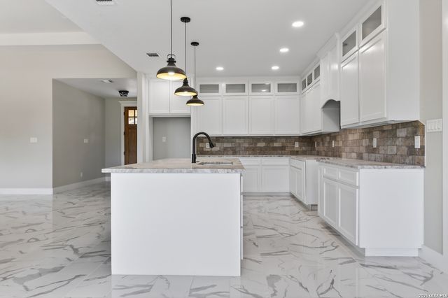 490 North Star Dr, Bandera, TX 78003