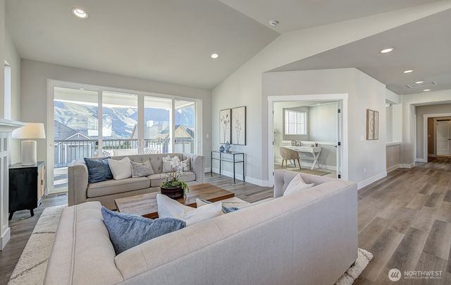 651 S Juli Avenue, East Wenatchee, WA 98802