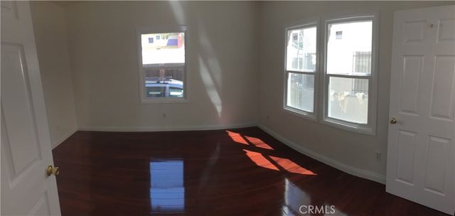 2710 Raymond Avenue, Los Angeles, CA 90007