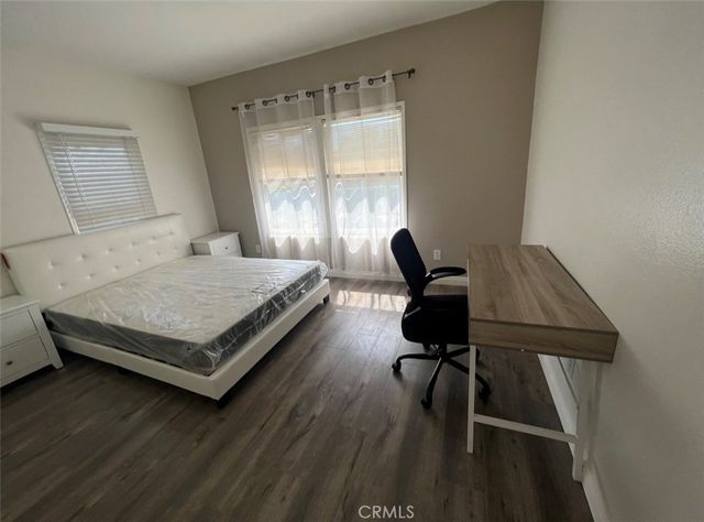 2710 Raymond Avenue, Los Angeles, CA 90007
