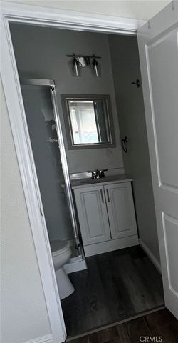 2710 Raymond Avenue, Los Angeles, CA 90007