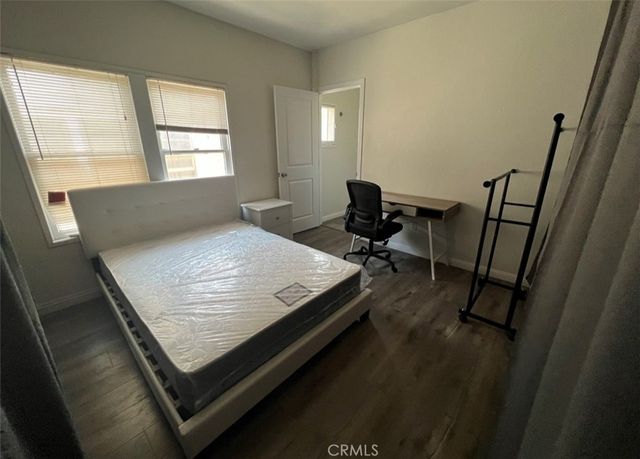 2710 Raymond Avenue, Los Angeles, CA 90007