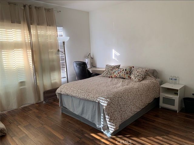 2710 Raymond Avenue, Los Angeles, CA 90007