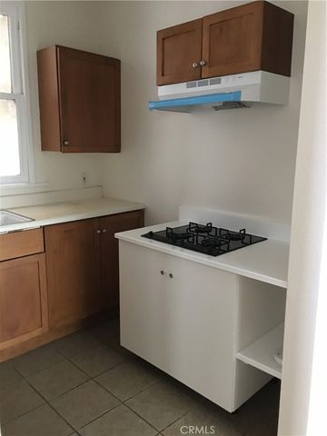 2710 Raymond Avenue, Los Angeles, CA 90007