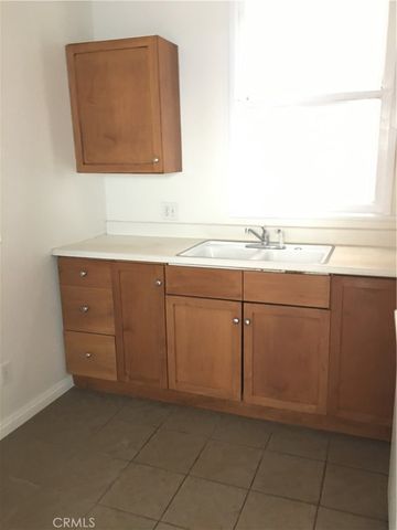 2710 Raymond Avenue, Los Angeles, CA 90007