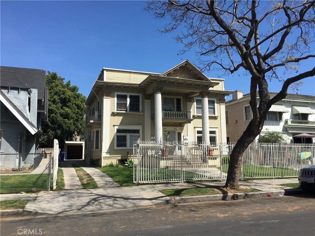 2710 Raymond Avenue, Los Angeles, CA 90007