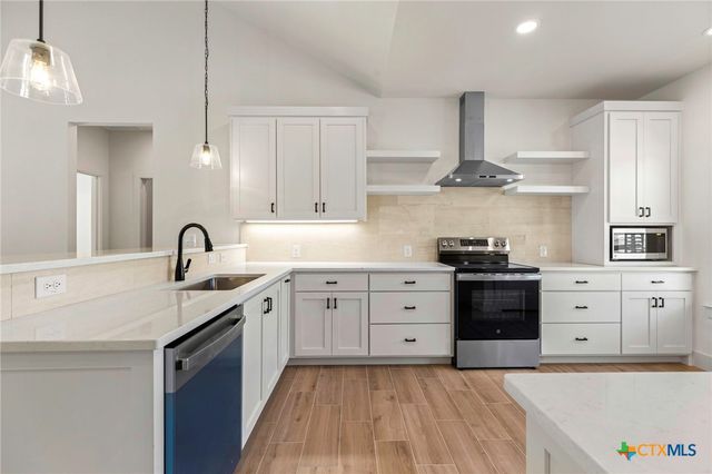 1595 Rocky Ridge Loop, Canyon Lake, TX 78133