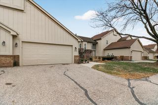 37936 N Laurel Park Drive, Livonia, MI 48152