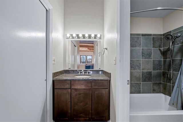 308 W 8th Street 712, Kansas City, MO 64105