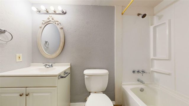 3233 Chancellorsville Drive, Forest Hill, TX 76140
