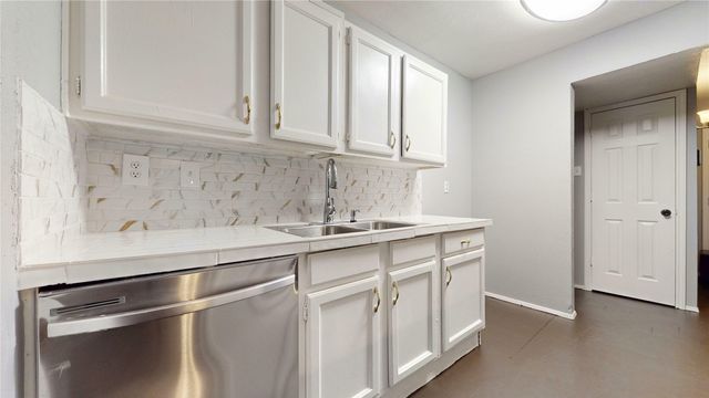 3233 Chancellorsville Drive, Forest Hill, TX 76140