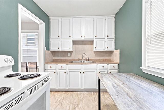 4014 Monroe Avenue, Kansas City, MO 64130