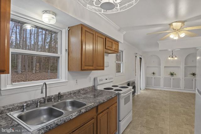 11013 FOREST HOLLOW DR, Bumpass, VA 23024