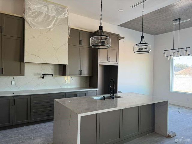 2412 Vanderbilt Avenue, Mcallen, TX 78504