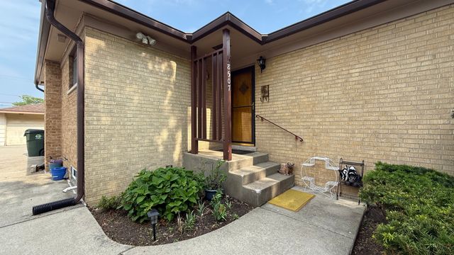 8507 N Olcott Avenue, Niles, IL 60714