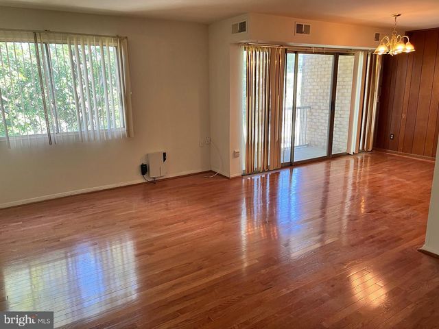 2902 KINGS CHAPEL RD #9, Falls Church, VA 22042