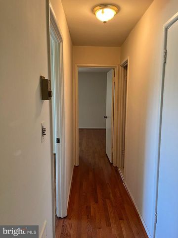 2902 KINGS CHAPEL RD #9, Falls Church, VA 22042