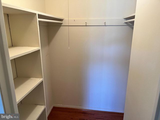 2902 KINGS CHAPEL RD #9, Falls Church, VA 22042