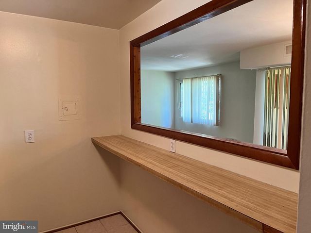 2902 KINGS CHAPEL RD #9, Falls Church, VA 22042