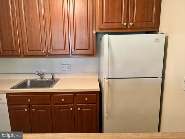 2902 KINGS CHAPEL RD #9, Falls Church, VA 22042