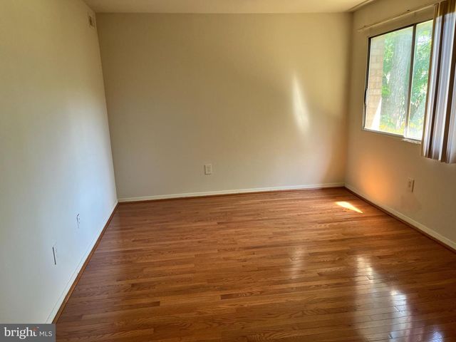 2902 KINGS CHAPEL RD #9, Falls Church, VA 22042