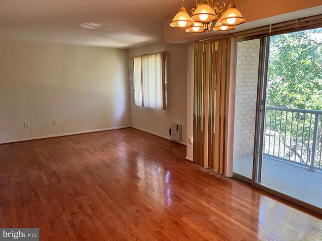 2902 KINGS CHAPEL RD #9, Falls Church, VA 22042