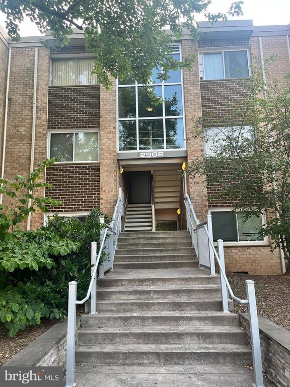 2902 KINGS CHAPEL RD #9, Falls Church, VA 22042