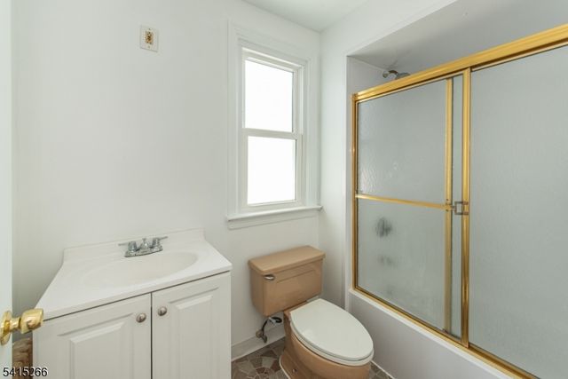 136 W 56Th St, Bayonne City, NJ 07002