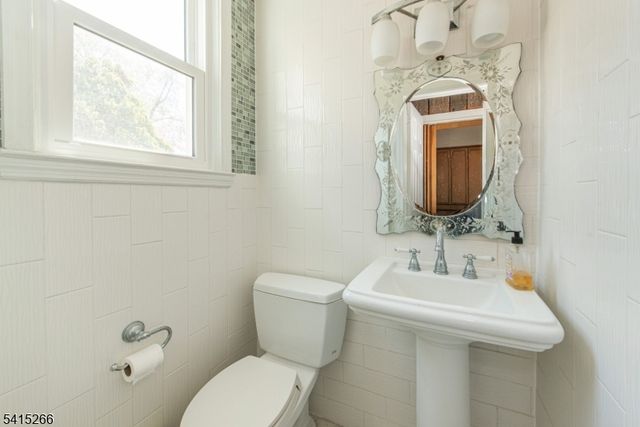 136 W 56Th St, Bayonne City, NJ 07002