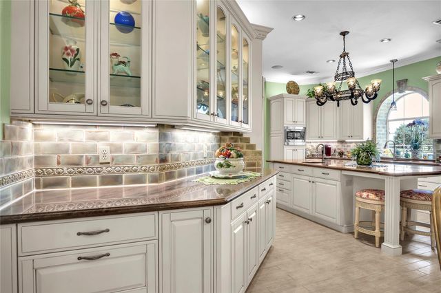 204 Oak Drive, Friendswood, TX 77546