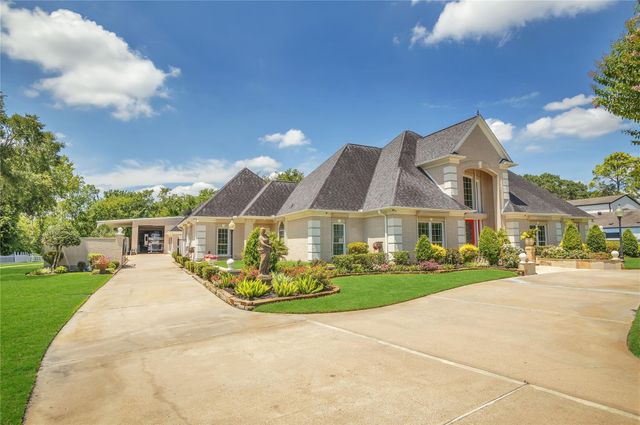 204 Oak Drive, Friendswood, TX 77546