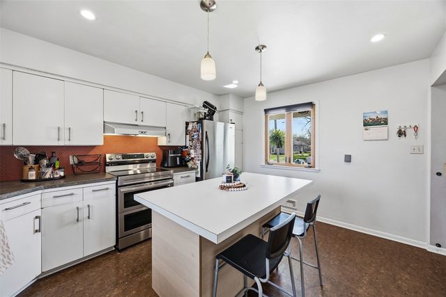 1472 Parkwood Drive SE, Cedar Rapids, IA 52403