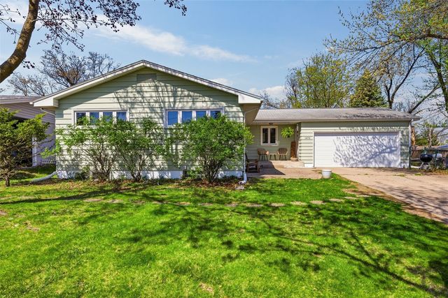 1472 Parkwood Drive SE, Cedar Rapids, IA 52403