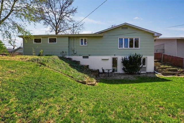 1472 Parkwood Drive SE, Cedar Rapids, IA 52403