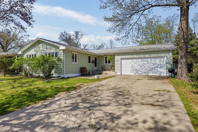 1472 Parkwood Drive SE, Cedar Rapids, IA 52403