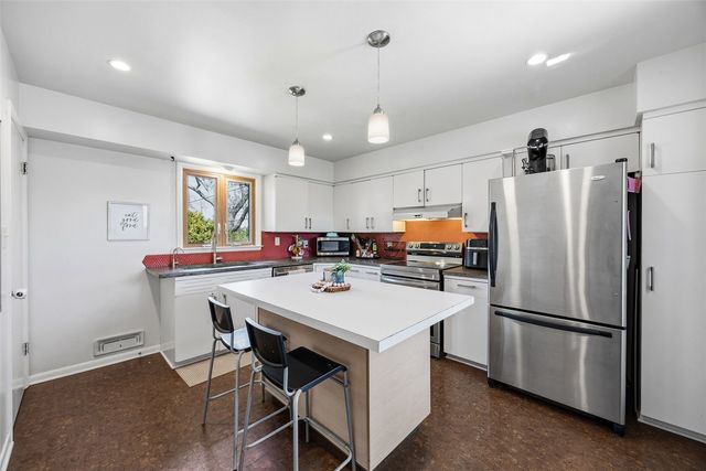1472 Parkwood Drive SE, Cedar Rapids, IA 52403